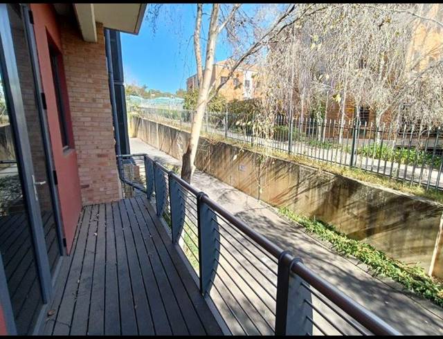 BUSINESS PROPERTY TO RENT IN CONSTANTIA KLOOF